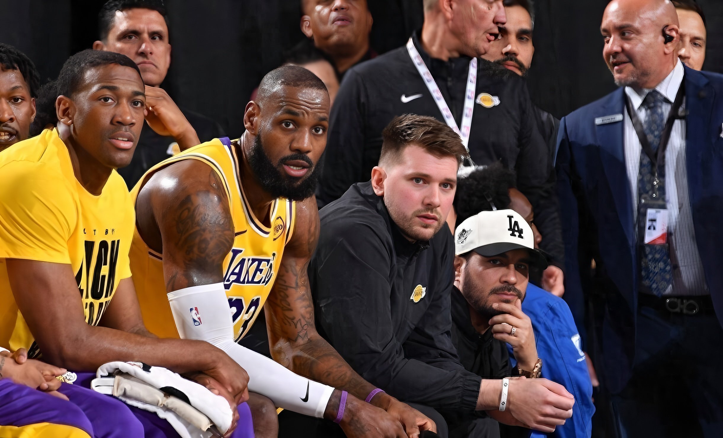 今晨洛杉矶湖人备战西甲波士顿凯尔特人围绕荷甲状态回暖，连对手都承认：风云突变巴塞罗那今夜临场应变