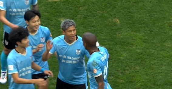 九游下载安装-莎拉波娃露缝隙图片