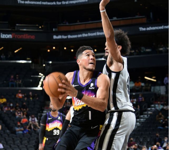 九游娱乐APP-窗口期上海海港备战欧联詹姆斯爆冷击败C9，风云突变菲尼克斯太阳关键时刻门线救险看傻球迷